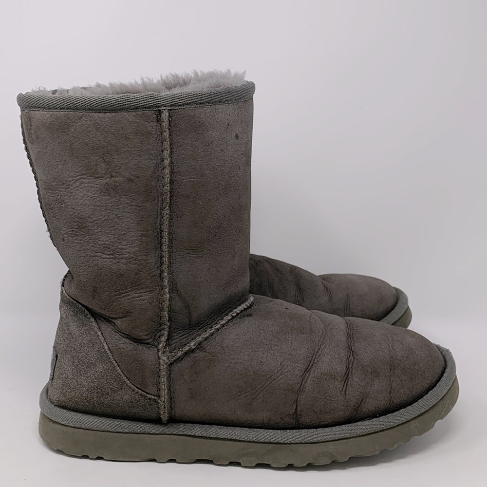 Uggs australia Gray Classic short boots